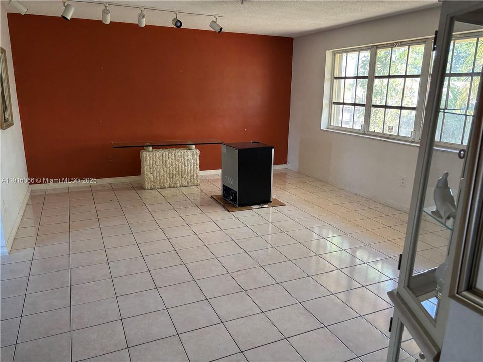 For Sale: $595,000 (3 beds, 2 baths, 2064 Square Feet)