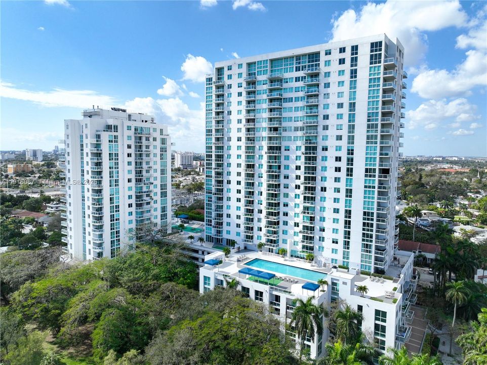 For Rent: $2,450 (1 beds, 1 baths, 637 Square Feet)