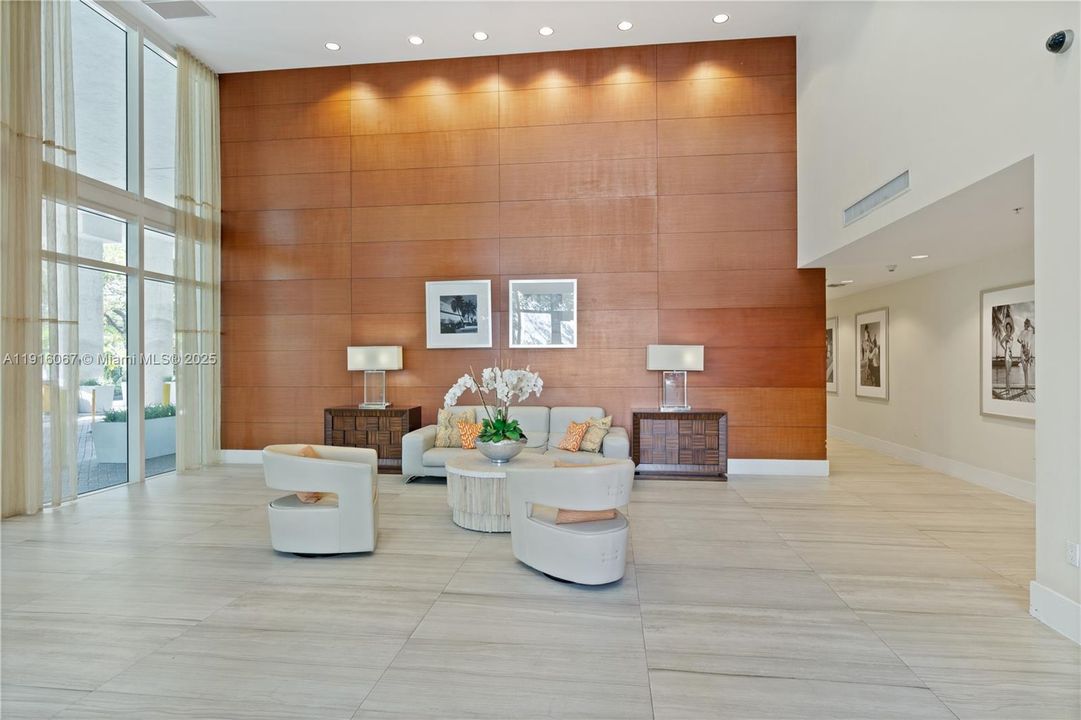 For Rent: $2,450 (1 beds, 1 baths, 637 Square Feet)