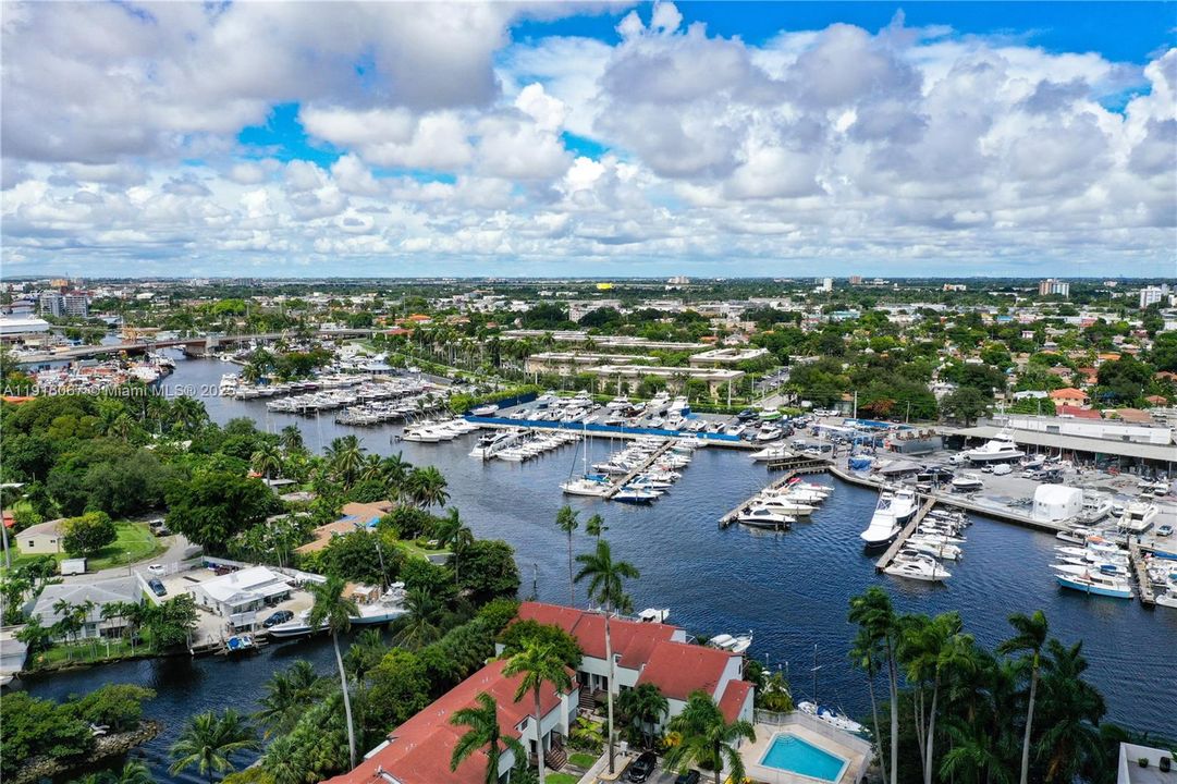 For Rent: $2,450 (1 beds, 1 baths, 637 Square Feet)