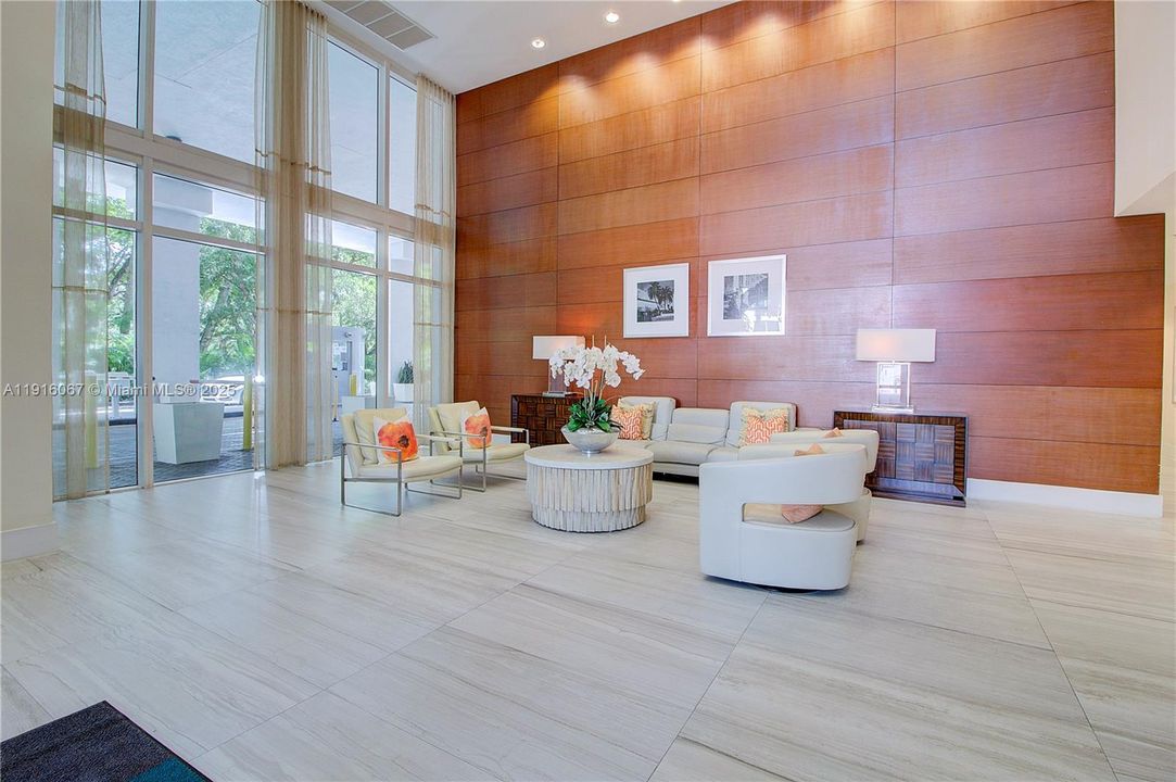 For Rent: $2,450 (1 beds, 1 baths, 637 Square Feet)