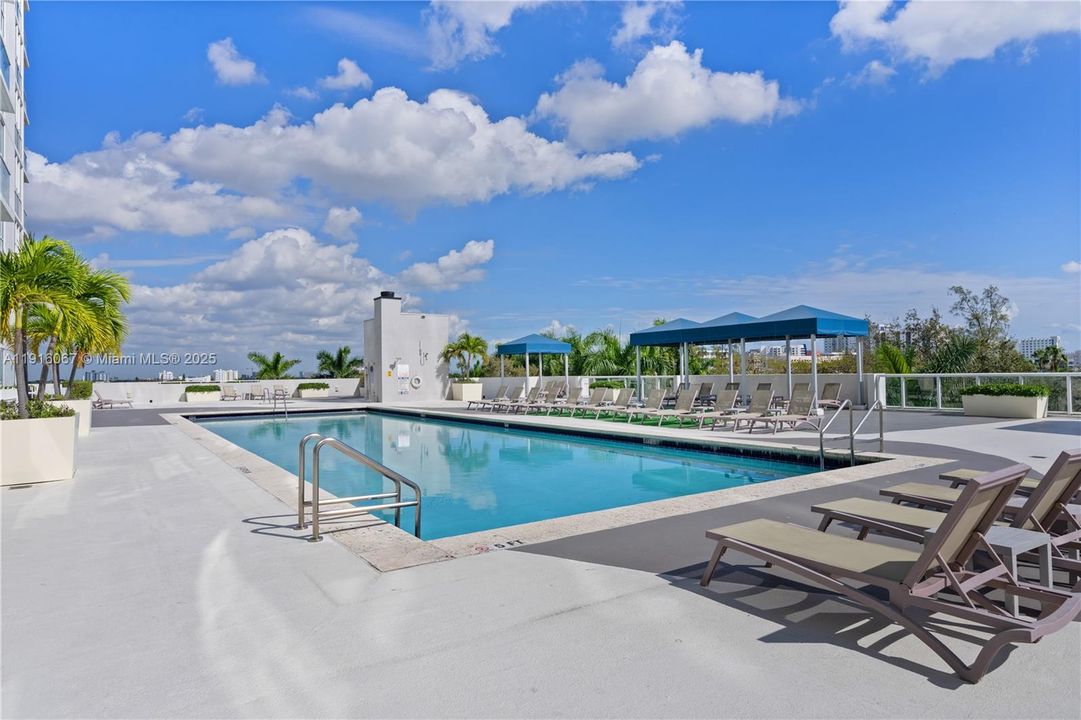 For Rent: $2,450 (1 beds, 1 baths, 637 Square Feet)