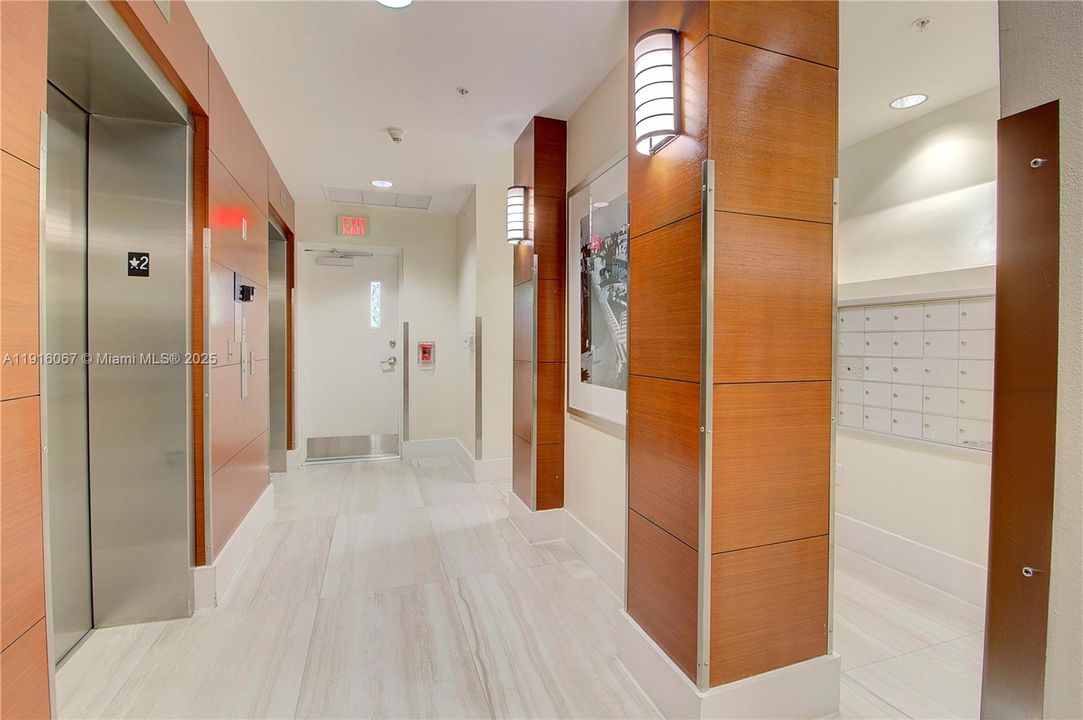 For Rent: $2,450 (1 beds, 1 baths, 637 Square Feet)