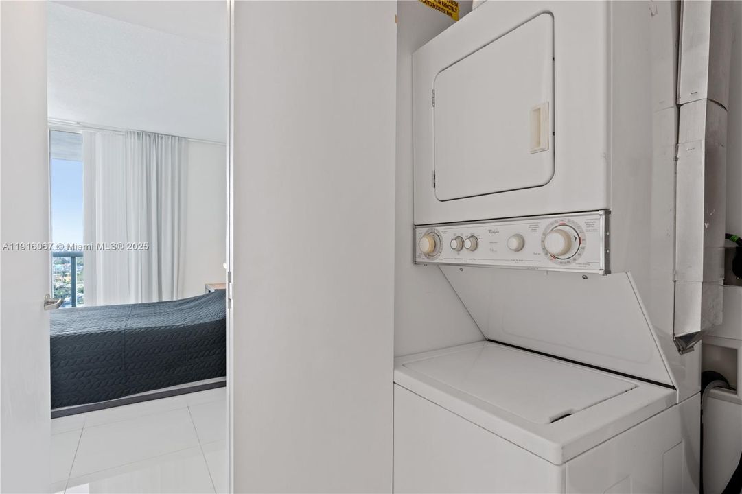 For Rent: $2,450 (1 beds, 1 baths, 637 Square Feet)