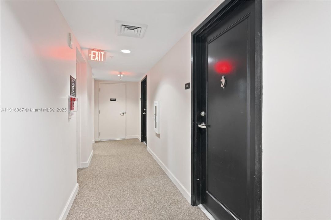 For Rent: $2,450 (1 beds, 1 baths, 637 Square Feet)