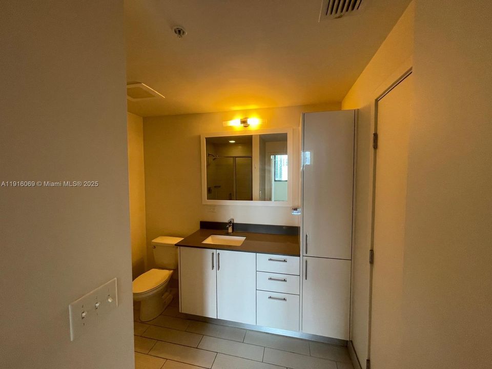 For Rent: $3,150 (1 beds, 1 baths, 674 Square Feet)