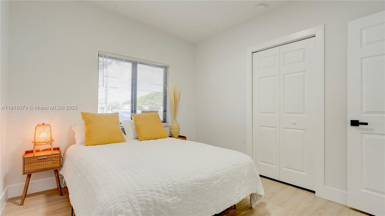 En Venta: $450,000 (4 camas, 2 baños, 1180 Pies cuadrados)