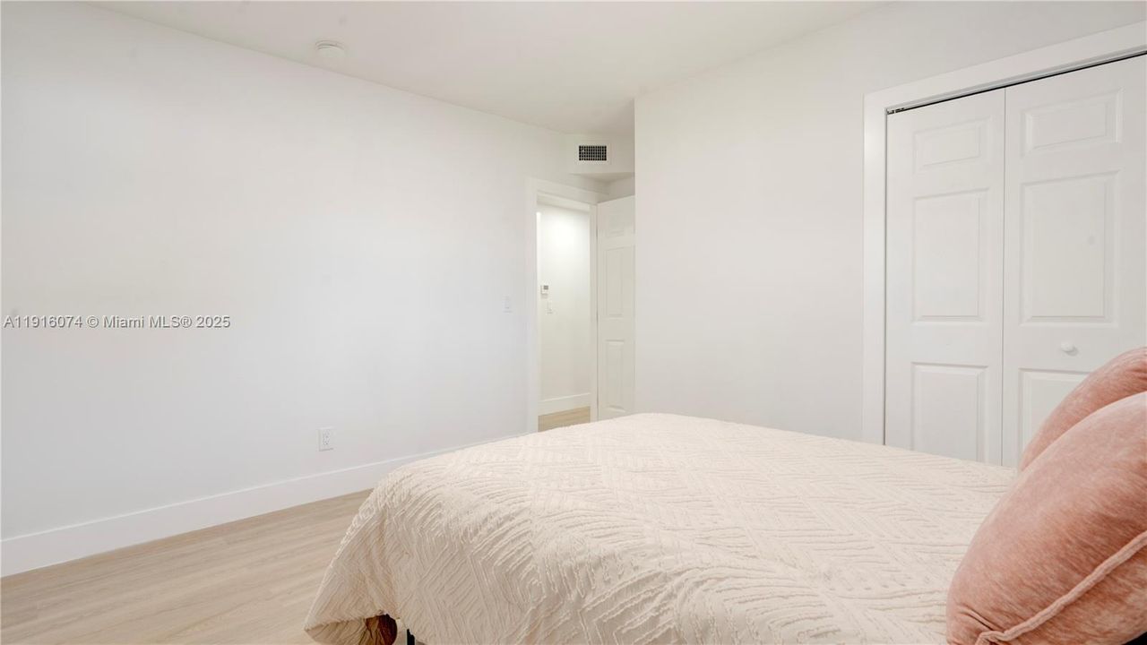 En Venta: $450,000 (4 camas, 2 baños, 1180 Pies cuadrados)