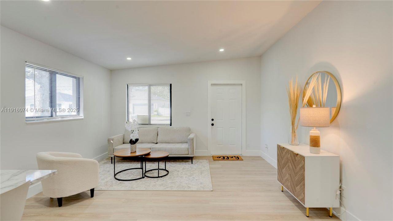 En Venta: $450,000 (4 camas, 2 baños, 1180 Pies cuadrados)