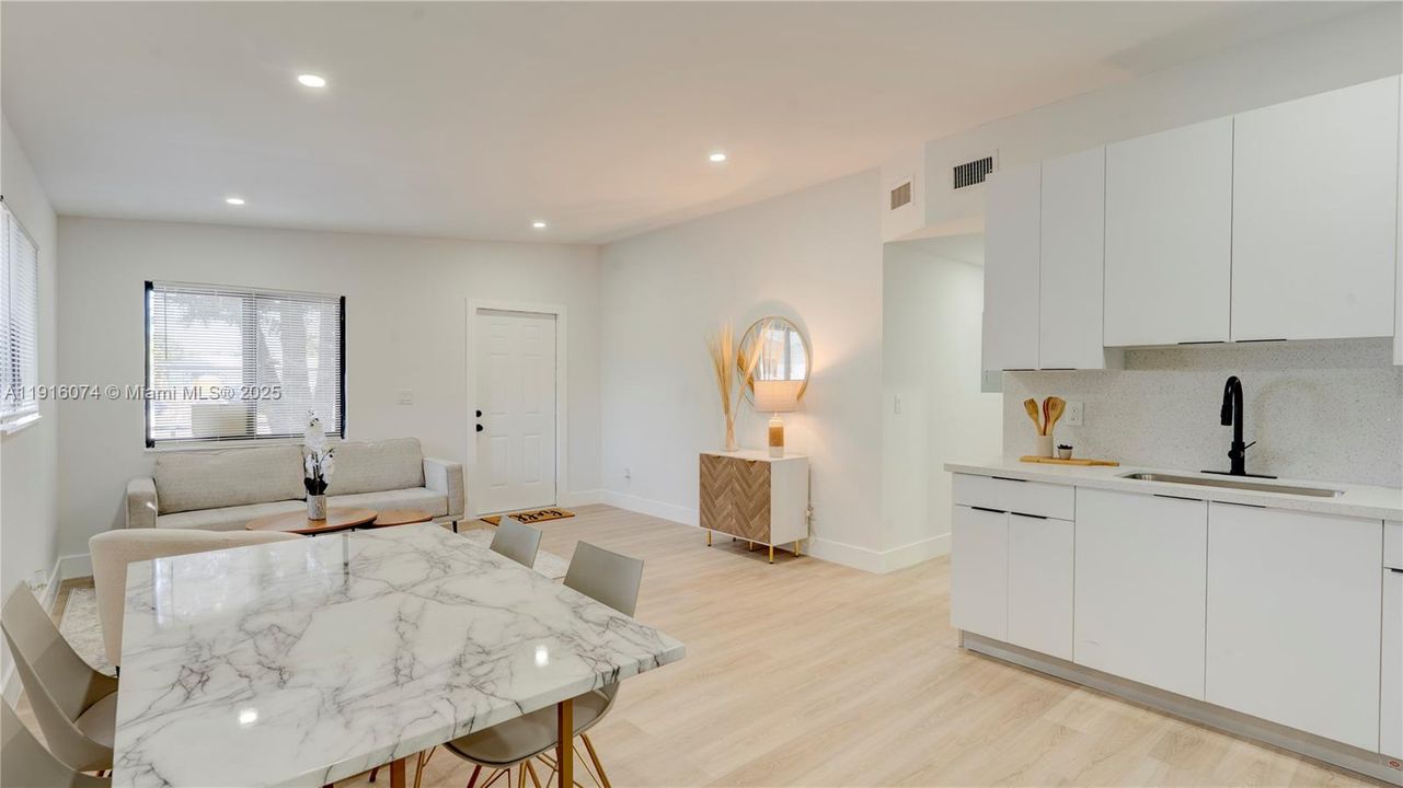 En Venta: $450,000 (4 camas, 2 baños, 1180 Pies cuadrados)