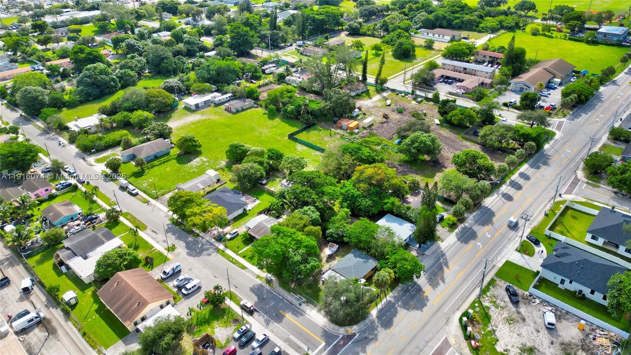 En Venta: $450,000 (4 camas, 2 baños, 1180 Pies cuadrados)