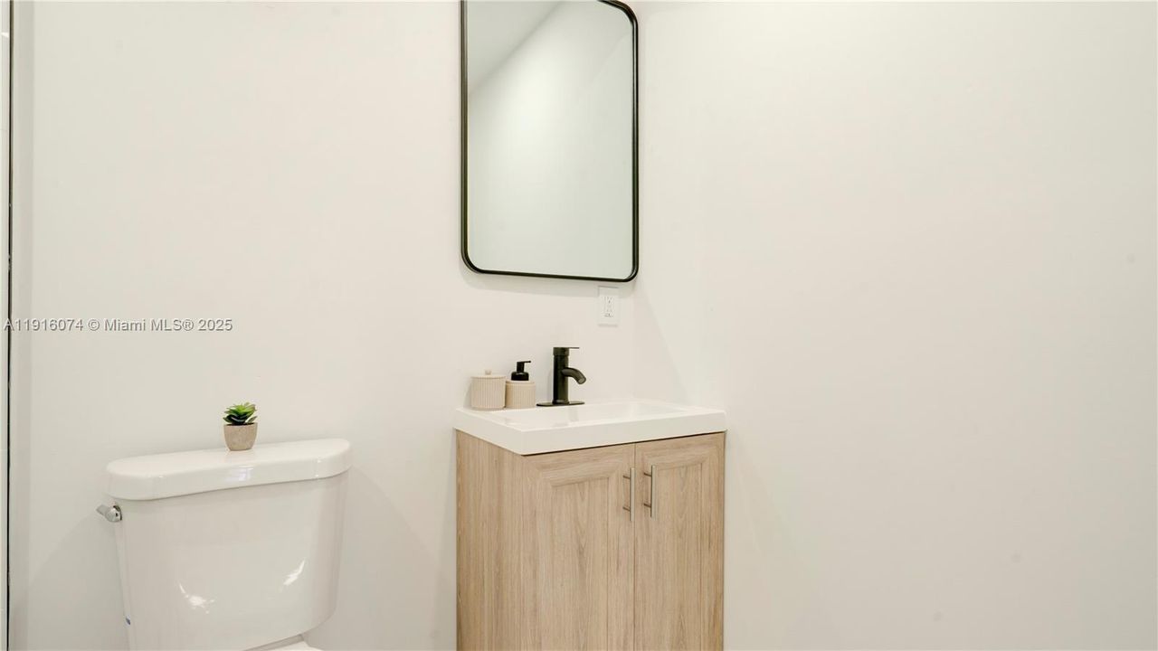 En Venta: $450,000 (4 camas, 2 baños, 1180 Pies cuadrados)