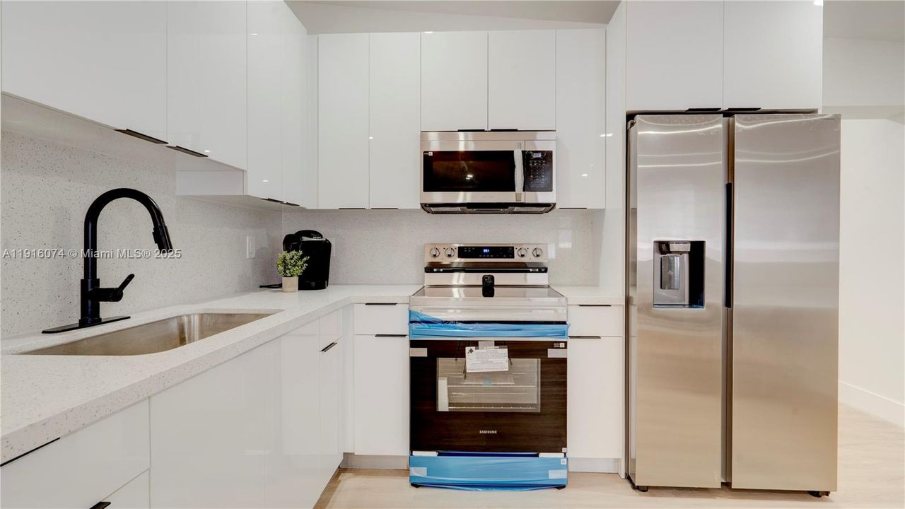 En Venta: $450,000 (4 camas, 2 baños, 1180 Pies cuadrados)