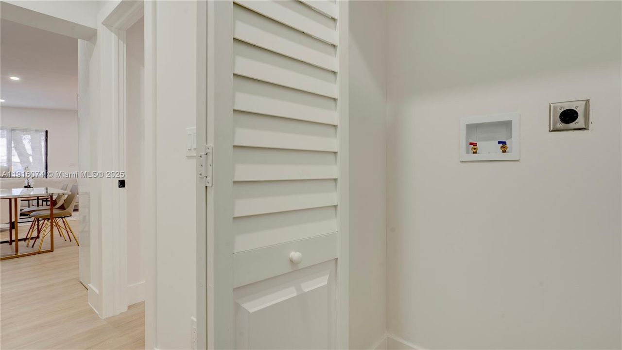 En Venta: $450,000 (4 camas, 2 baños, 1180 Pies cuadrados)