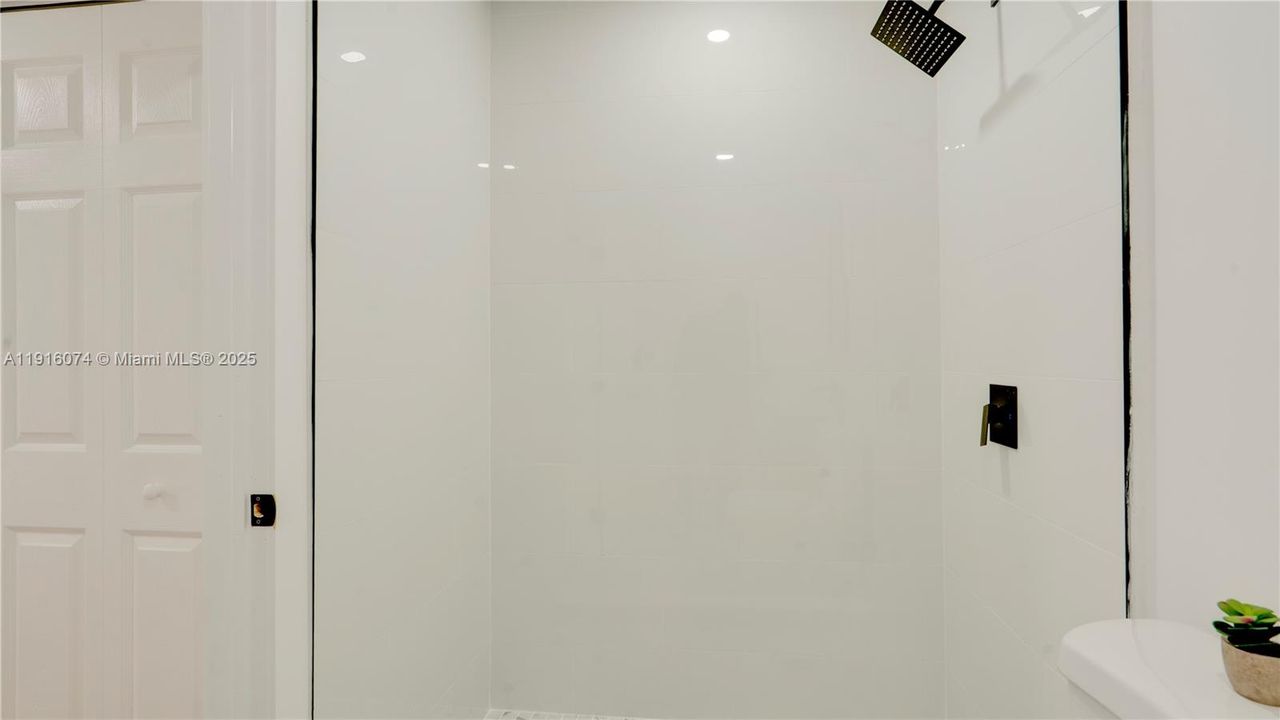 En Venta: $450,000 (4 camas, 2 baños, 1180 Pies cuadrados)