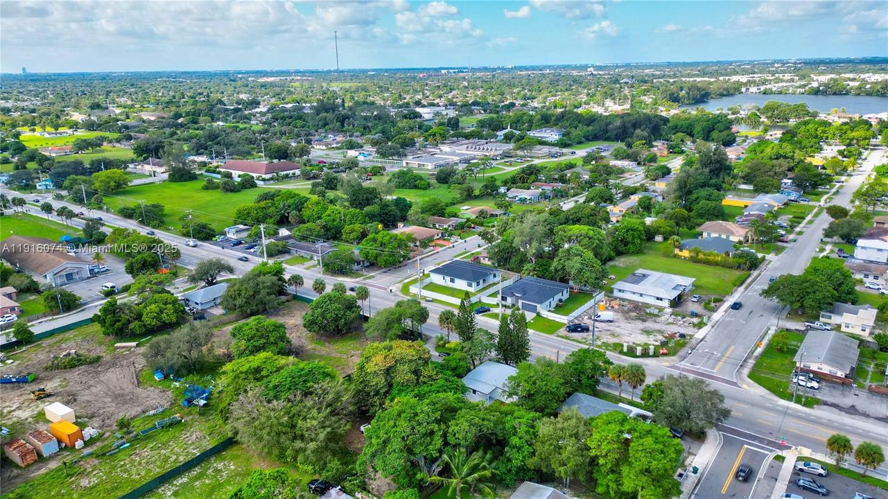 En Venta: $450,000 (4 camas, 2 baños, 1180 Pies cuadrados)