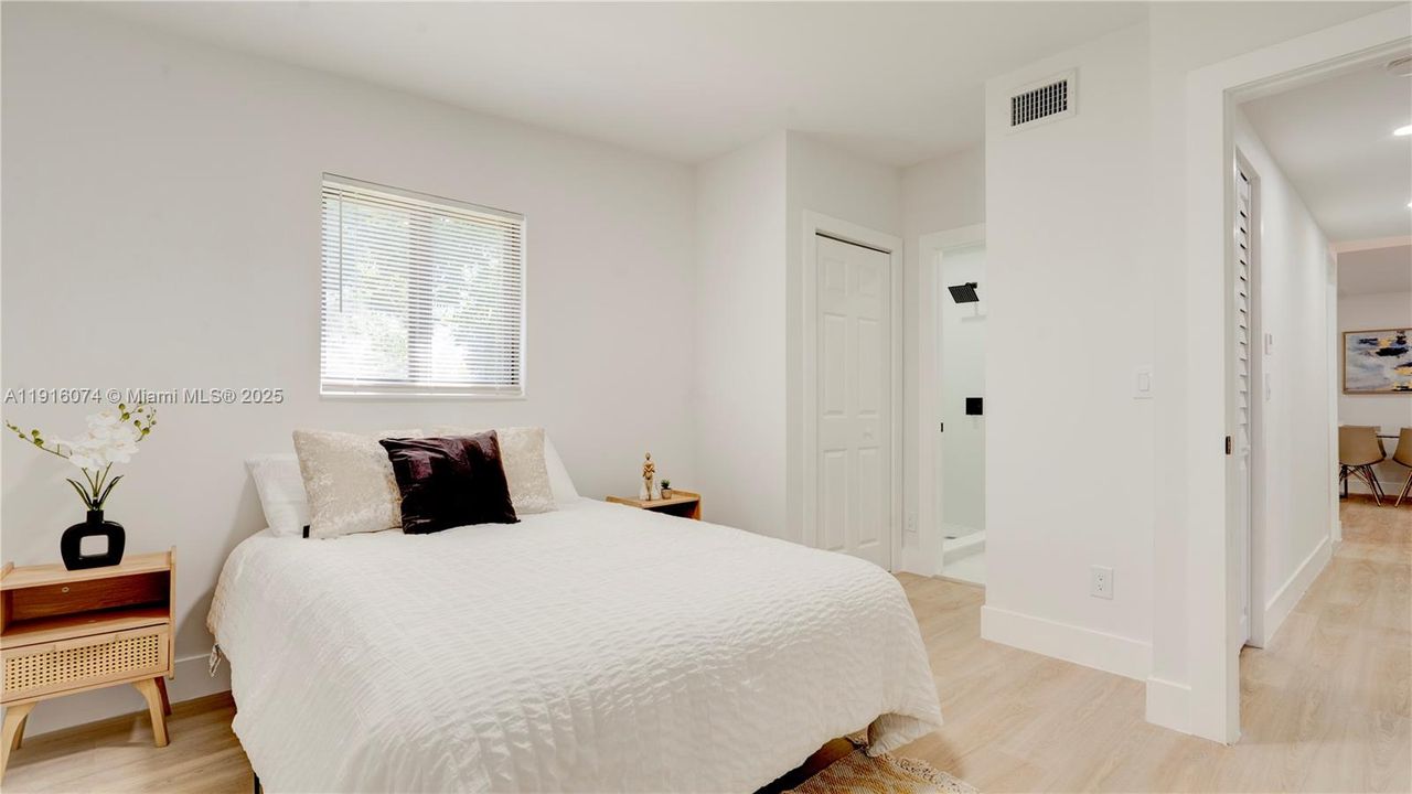 En Venta: $450,000 (4 camas, 2 baños, 1180 Pies cuadrados)