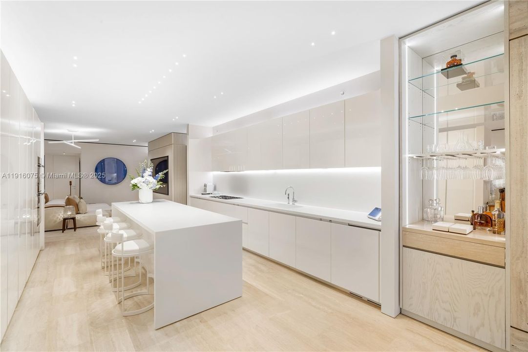 На продажу: $22,750,000 (4 спален, 3 ванн, 4638 Квадратных фут)