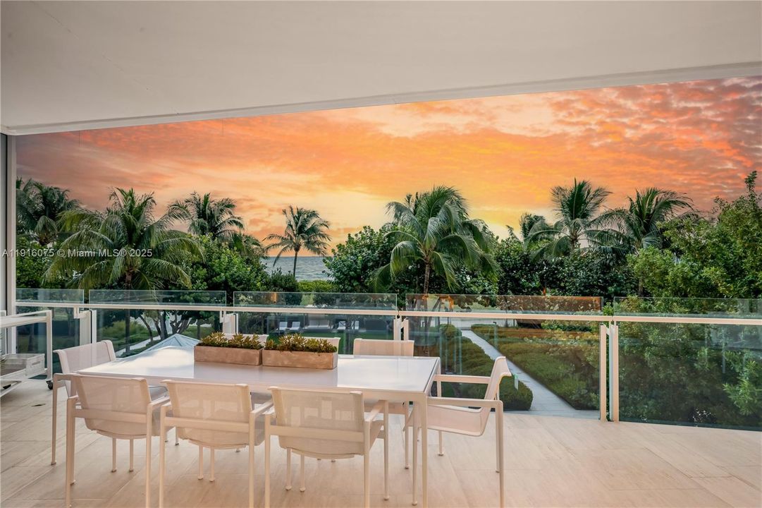 На продажу: $22,750,000 (4 спален, 3 ванн, 4638 Квадратных фут)