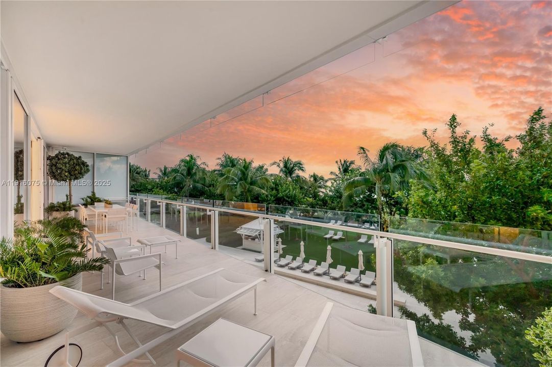 На продажу: $22,750,000 (4 спален, 3 ванн, 4638 Квадратных фут)