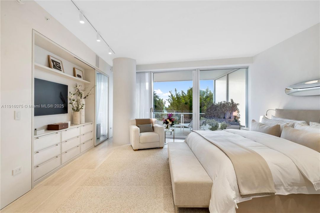 На продажу: $22,750,000 (4 спален, 3 ванн, 4638 Квадратных фут)