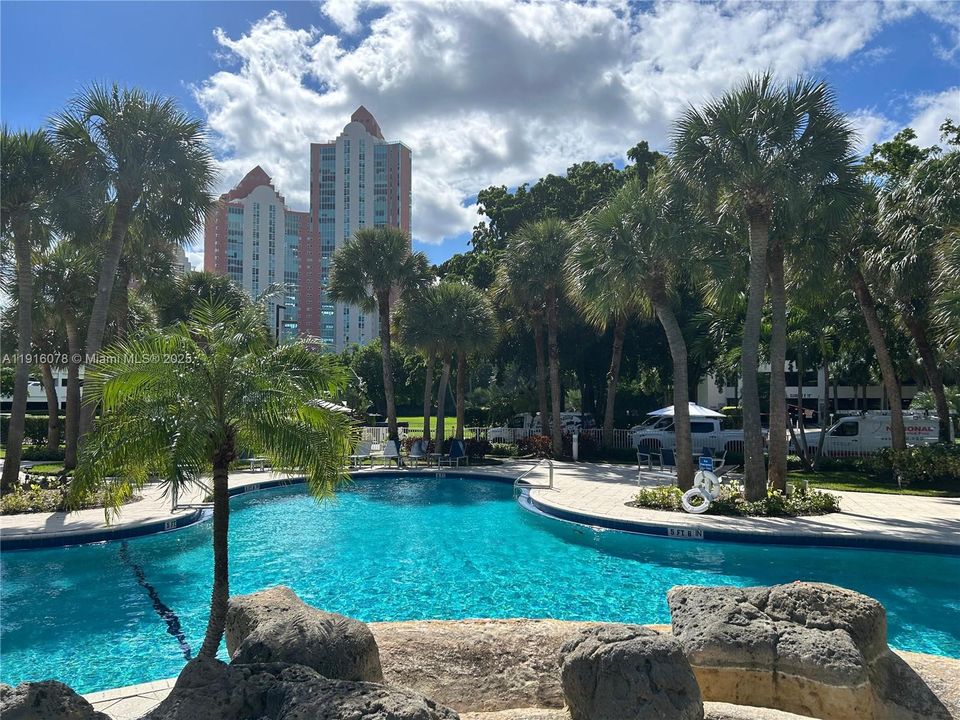 For Rent: $2,600 (2 beds, 2 baths, 1062 Square Feet)