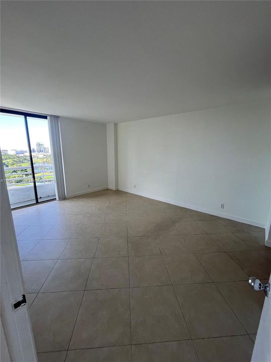 For Rent: $2,600 (2 beds, 2 baths, 1062 Square Feet)