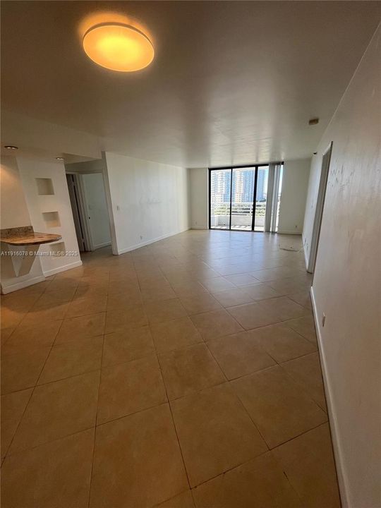 For Rent: $2,600 (2 beds, 2 baths, 1062 Square Feet)