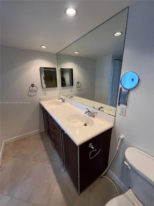 For Rent: $2,600 (2 beds, 2 baths, 1062 Square Feet)