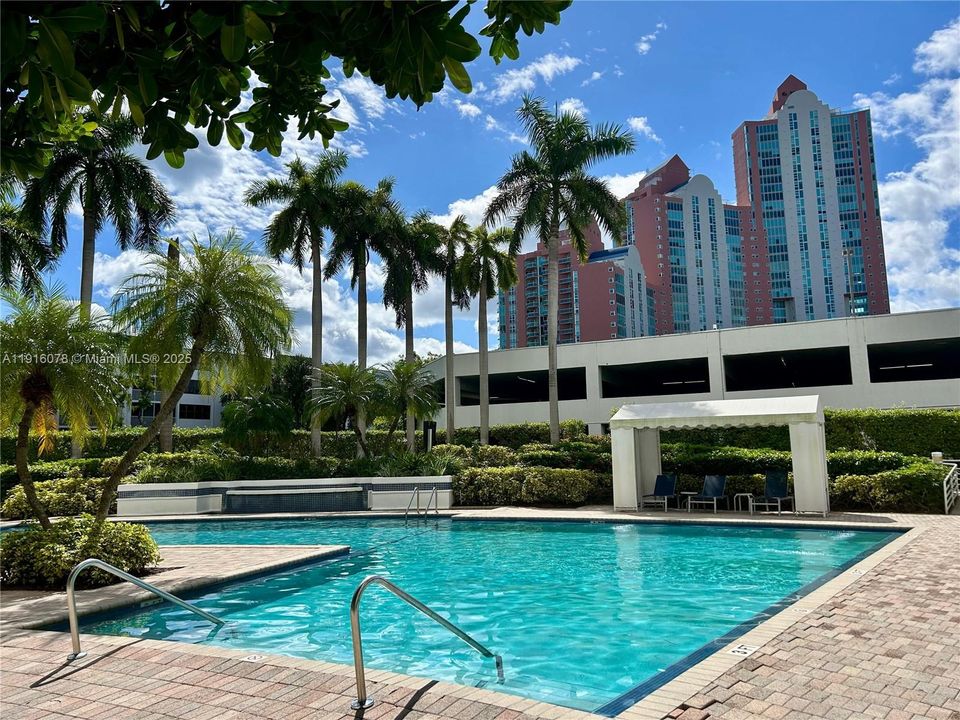 For Rent: $2,600 (2 beds, 2 baths, 1062 Square Feet)