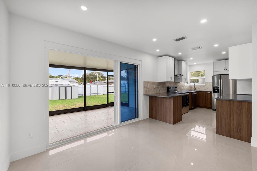 待售: $589,000 (3 贝兹, 2 浴室, 1050 平方英尺)