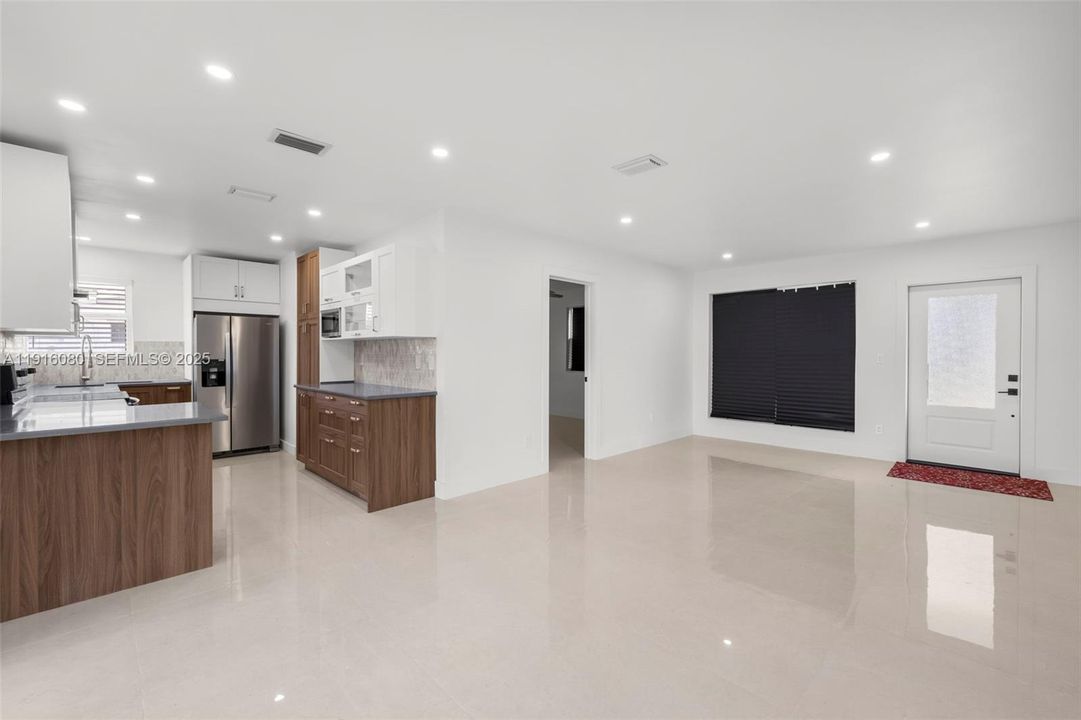 待售: $589,000 (3 贝兹, 2 浴室, 1050 平方英尺)