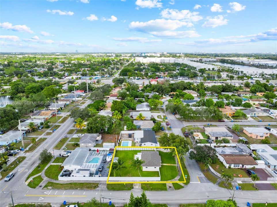 待售: $589,000 (3 贝兹, 2 浴室, 1050 平方英尺)