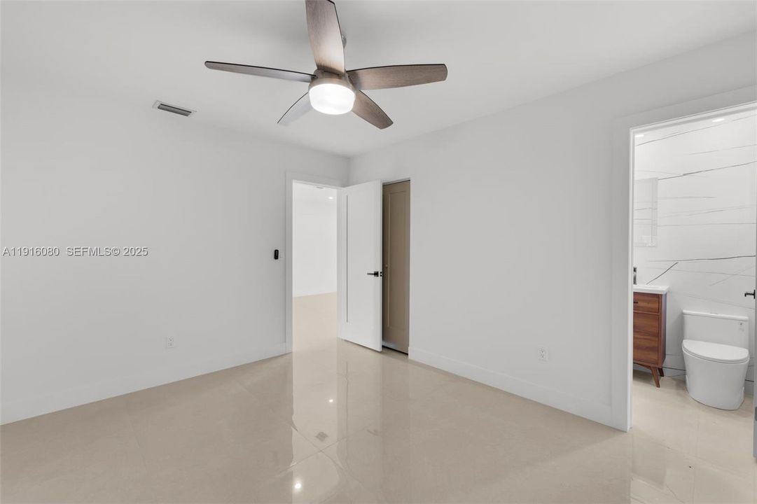 待售: $589,000 (3 贝兹, 2 浴室, 1050 平方英尺)