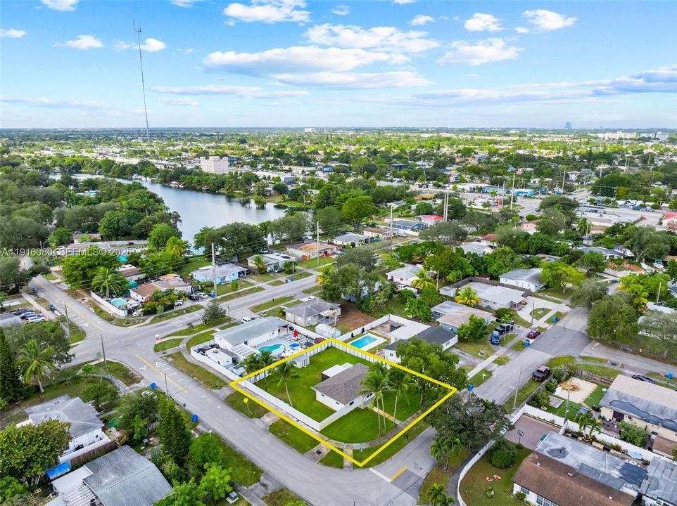 待售: $589,000 (3 贝兹, 2 浴室, 1050 平方英尺)