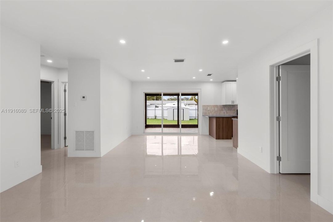 待售: $589,000 (3 贝兹, 2 浴室, 1050 平方英尺)