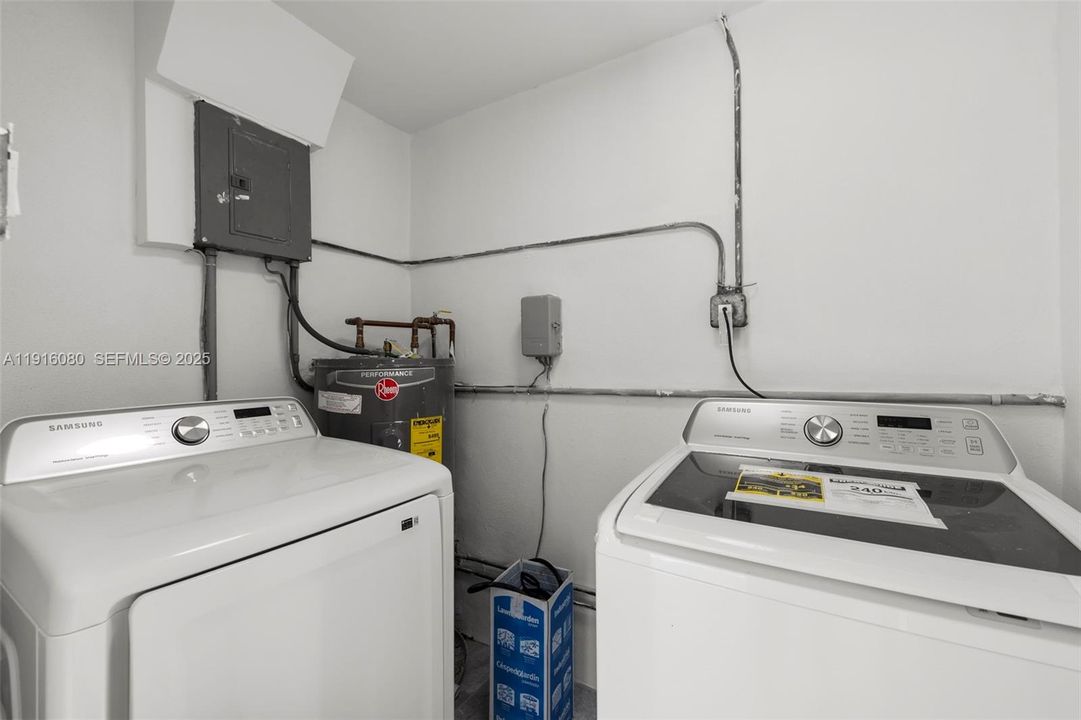 待售: $589,000 (3 贝兹, 2 浴室, 1050 平方英尺)