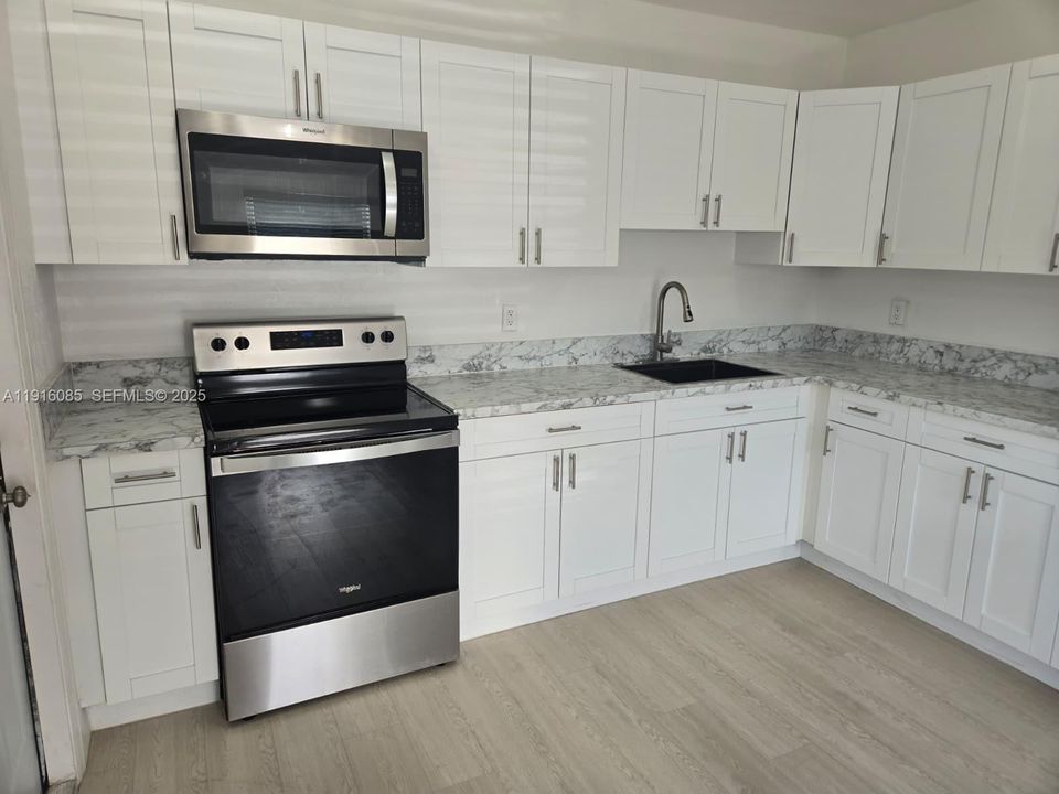 Recientemente alquilado: $2,500 (2 camas, 1 baños, 3120 Pies cuadrados)