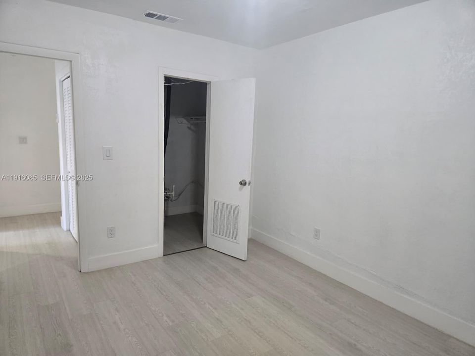 Recientemente alquilado: $2,500 (2 camas, 1 baños, 3120 Pies cuadrados)