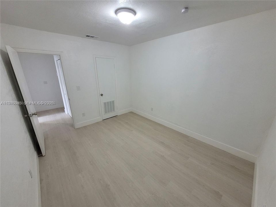 Recientemente alquilado: $2,500 (2 camas, 1 baños, 3120 Pies cuadrados)