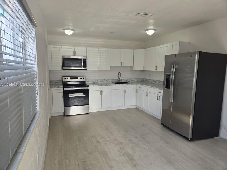 Recientemente alquilado: $2,500 (2 camas, 1 baños, 3120 Pies cuadrados)