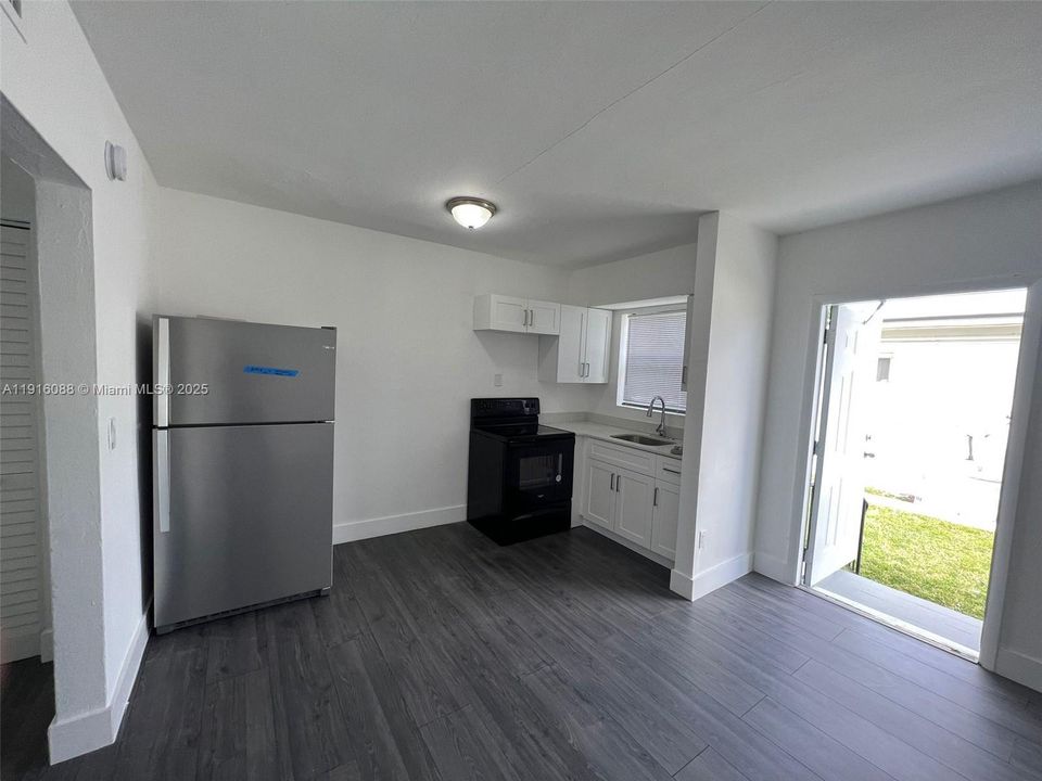 For Rent: $1,800 (1 beds, 1 baths, 500 Square Feet)