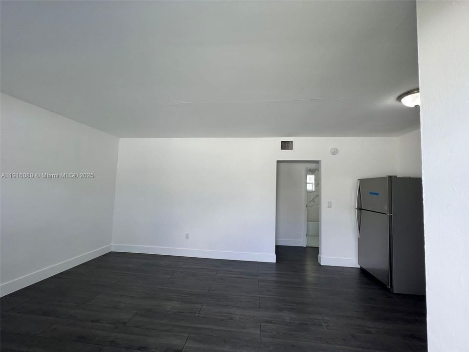 For Rent: $1,800 (1 beds, 1 baths, 500 Square Feet)