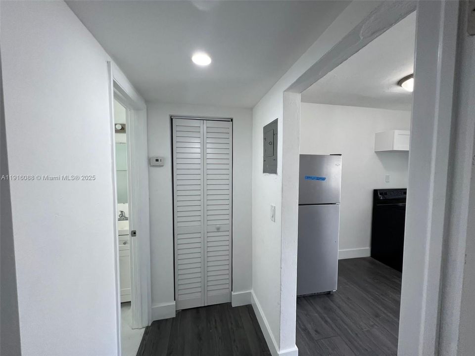 For Rent: $1,800 (1 beds, 1 baths, 500 Square Feet)