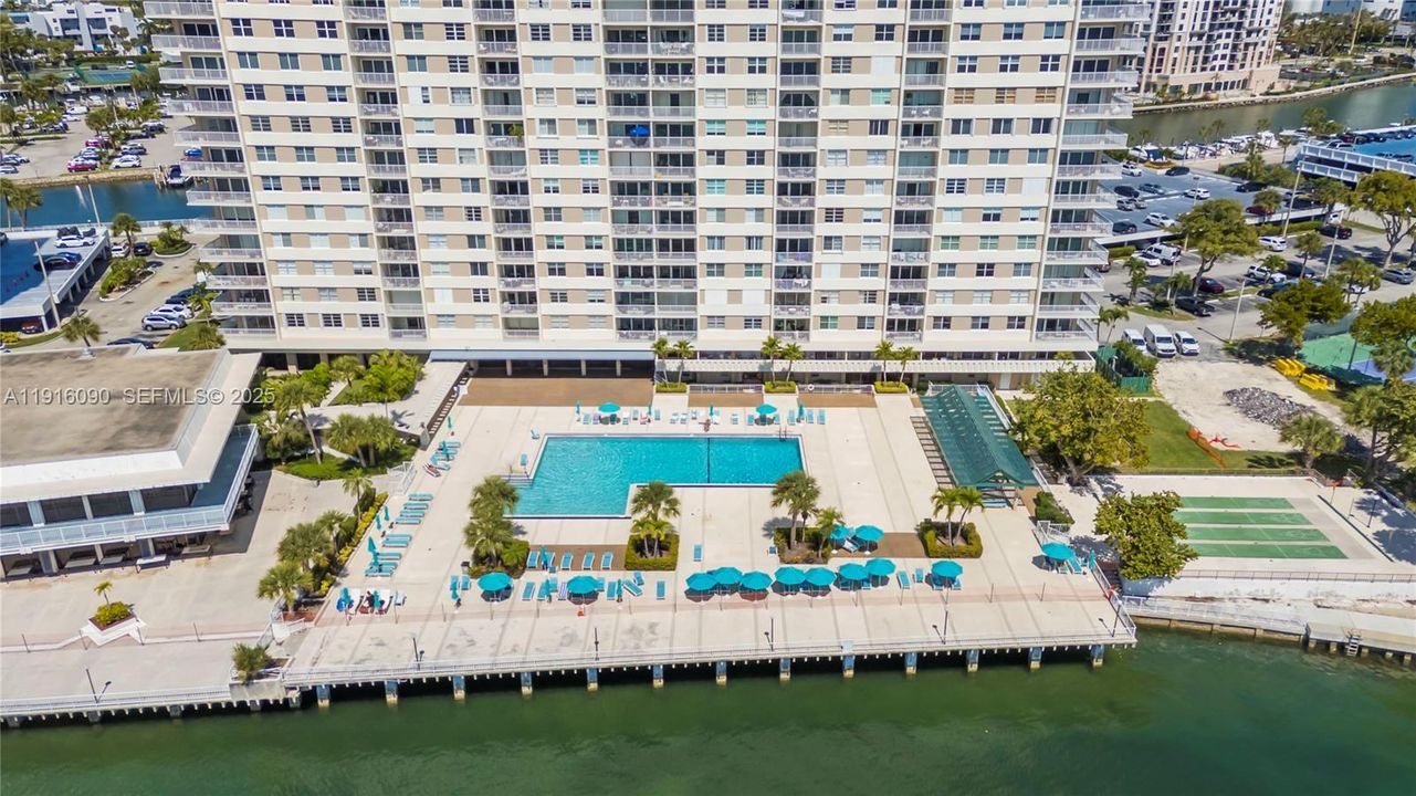 出租: $2,900 (2 贝兹, 2 浴室, 1350 平方英尺)