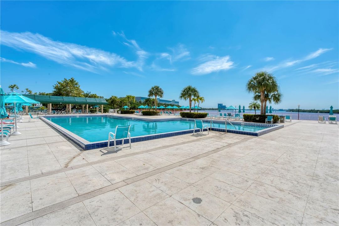 出租: $2,900 (2 贝兹, 2 浴室, 1350 平方英尺)