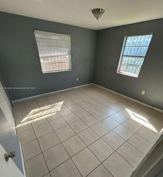 For Rent: $1,900 (2 beds, 1 baths, 1800 Square Feet)