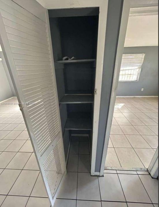 For Rent: $1,900 (2 beds, 1 baths, 1800 Square Feet)