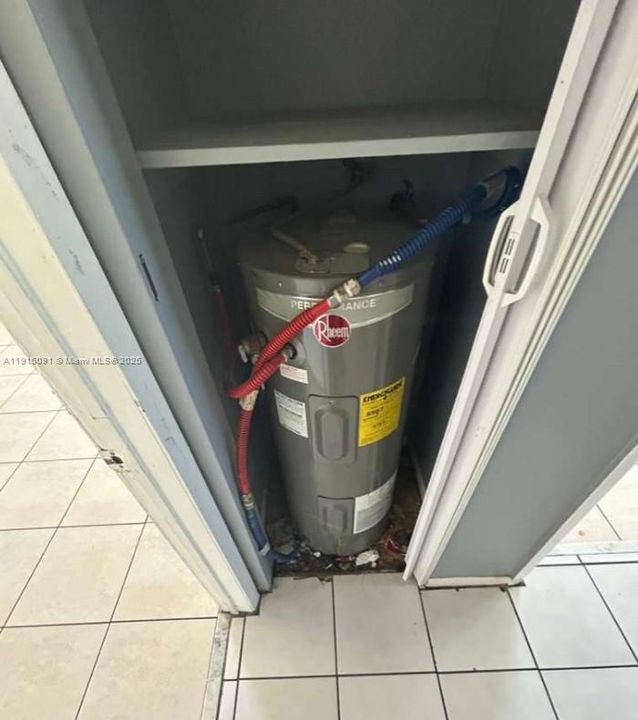 For Rent: $1,900 (2 beds, 1 baths, 1800 Square Feet)