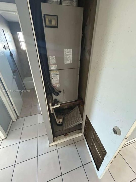 For Rent: $1,900 (2 beds, 1 baths, 1800 Square Feet)